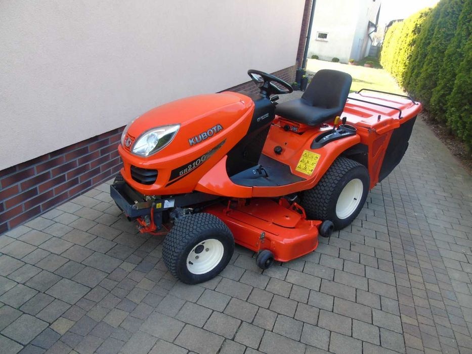 Na prodej profesionální traktor Kubota Gr2100