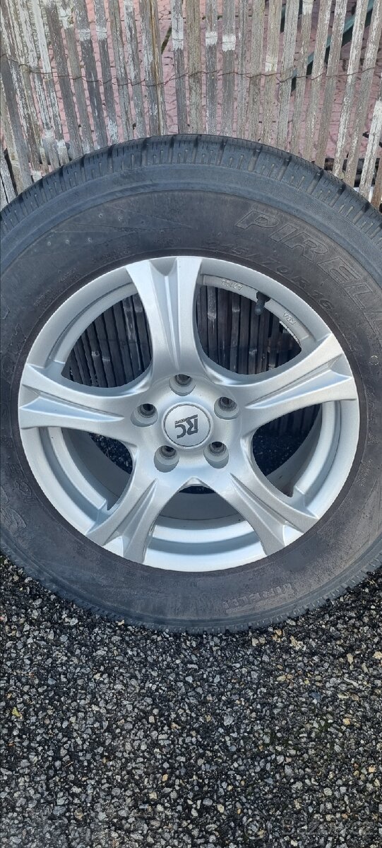 Zimní sada alu.na Hyundai,...16"- 5x114.3 pneu215/70-16
