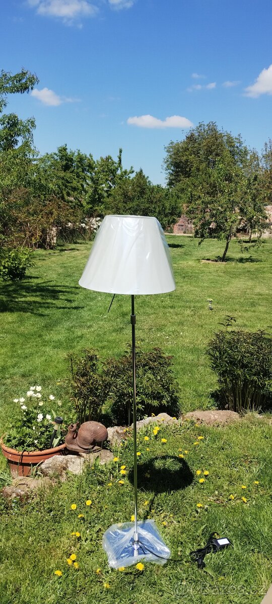 Stojací lampa