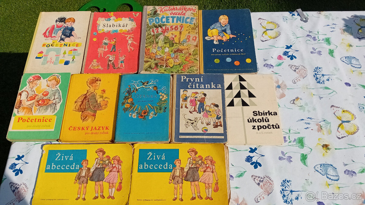 Staré učebnice, slabikář, početnice, živá abeceda