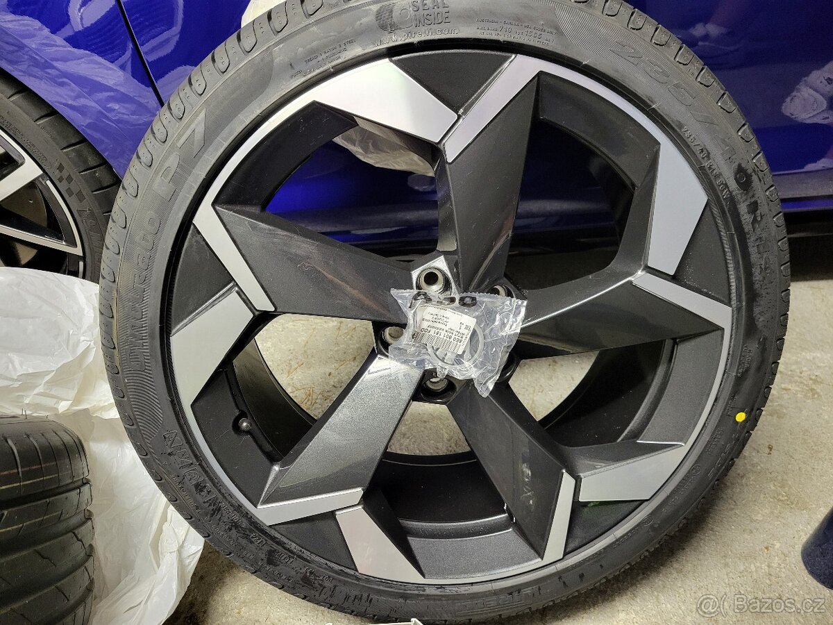 NOVÉ 19" Škoda TORCULAR original Superb 4 IV 3P 2025 ET44