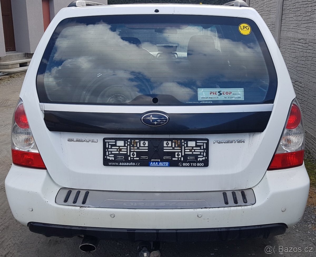 Subaru Forester SG 2005-2007 zadní nákladovou hranu