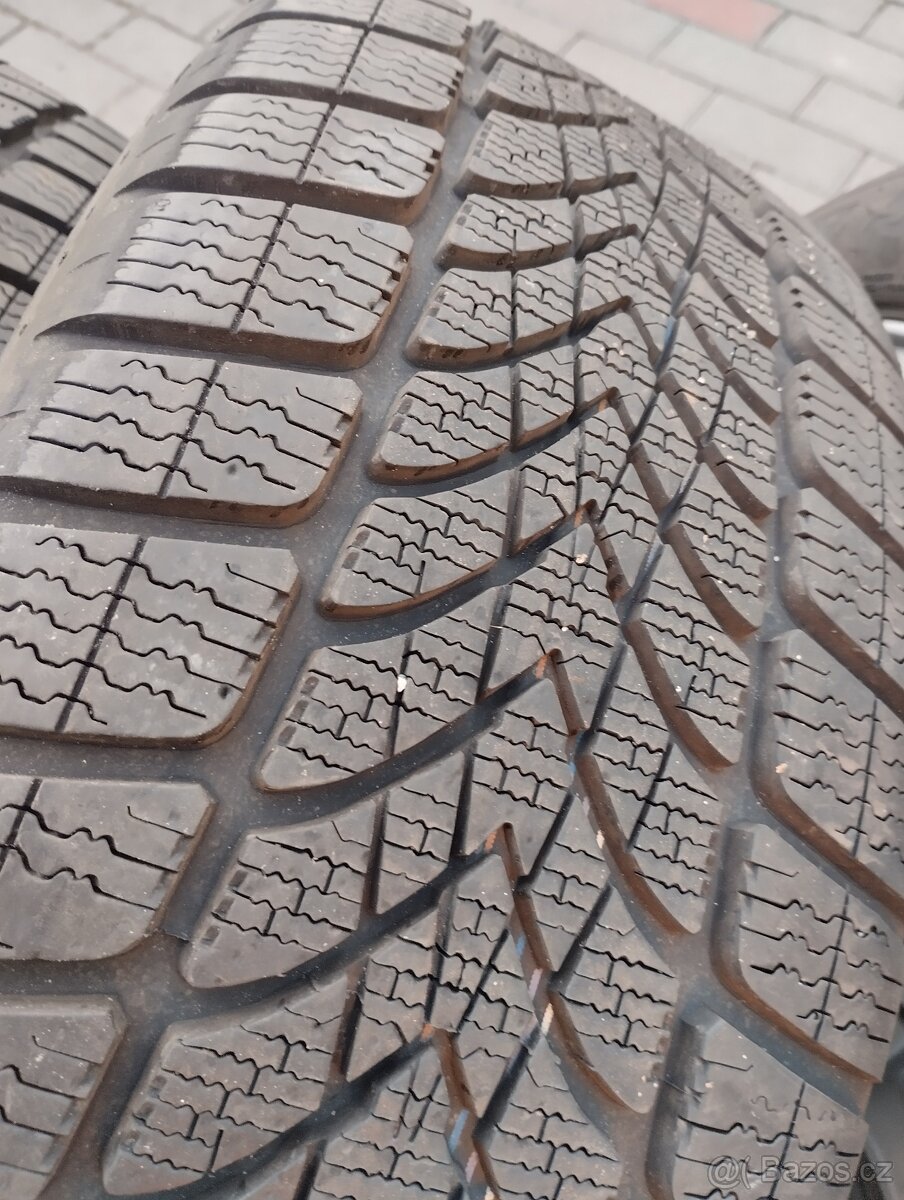 Dunlop 225/55 R17 DOT4022