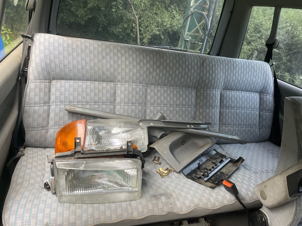 VW T4 multivan na dily - lavice, kapitanske sedacky, tapce
