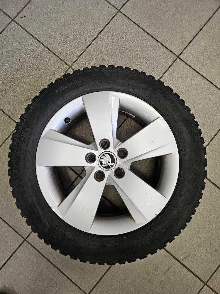 Prodám ORIGINÁLNÍ disky 15" na Fabii III + Pneu Pirelli