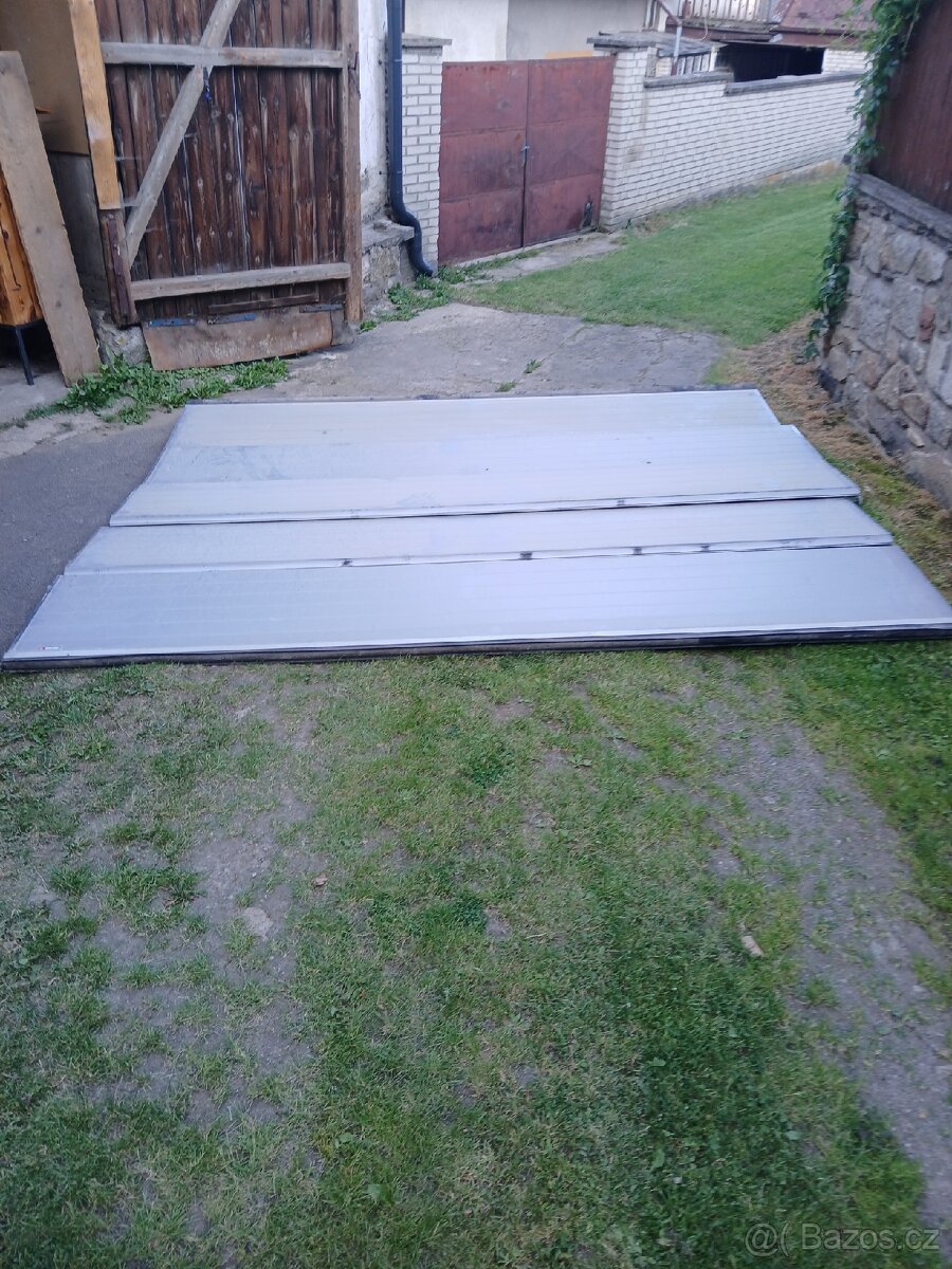 Sekční vrata