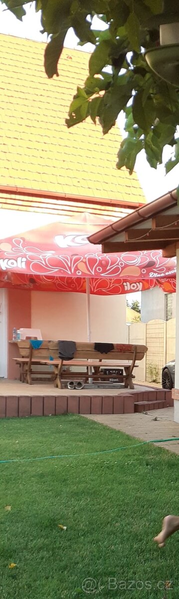 Velký kvalitní gastro slunečník 3x3m
