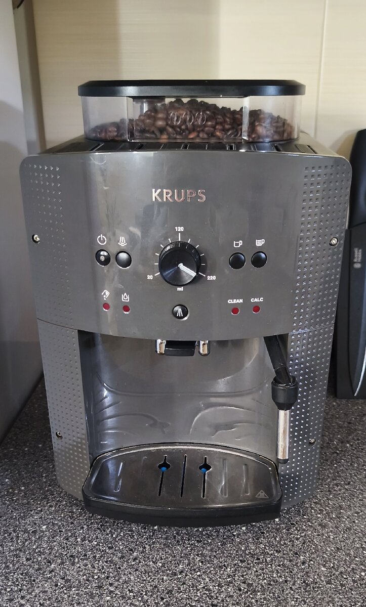 KRUPS EA810B70 Essential Espresso