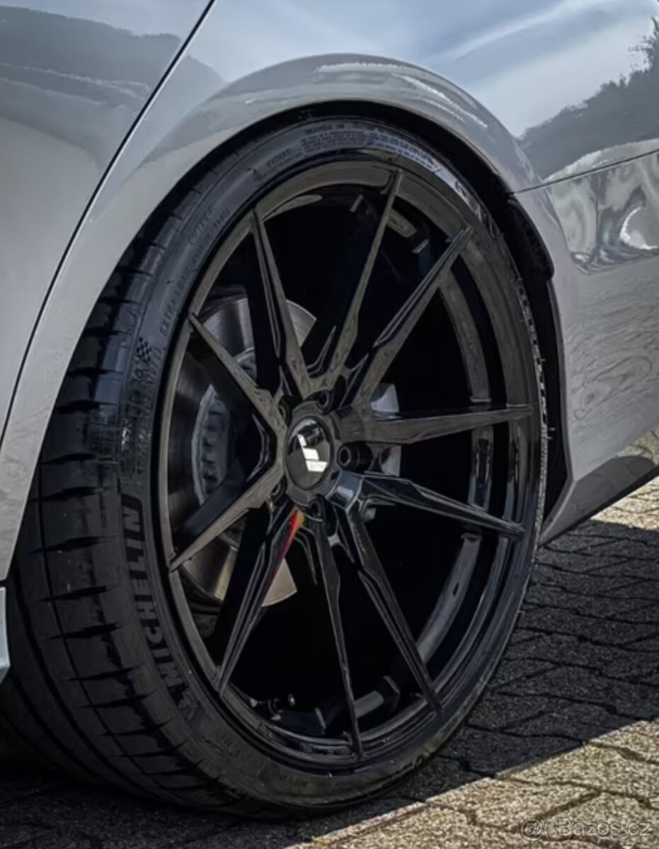 Prodám krásné japan racing r20 rozteč 5x112 a 5x114,3