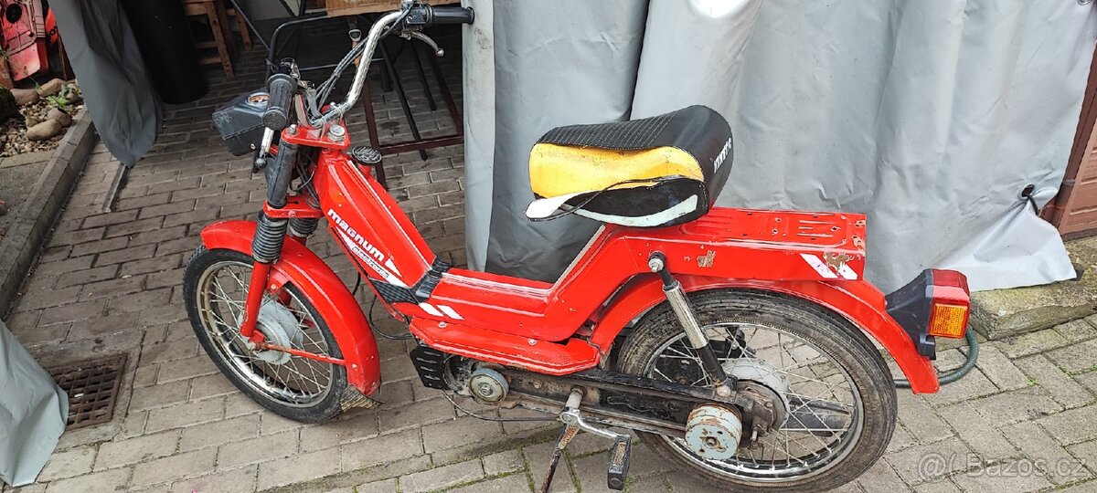 Moped Kinetic Magnum