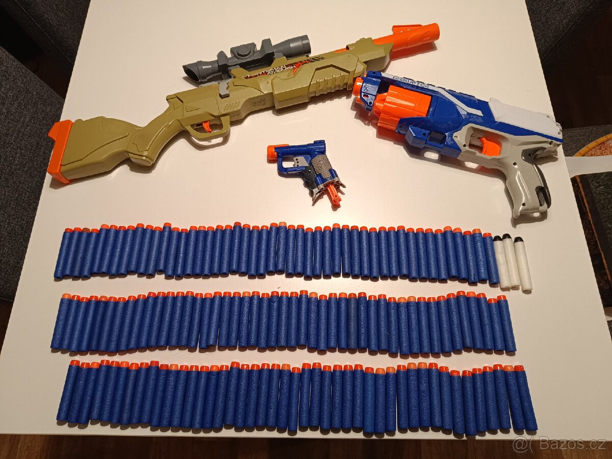 Nerf a Huntsman zbraně + 140 nábojů