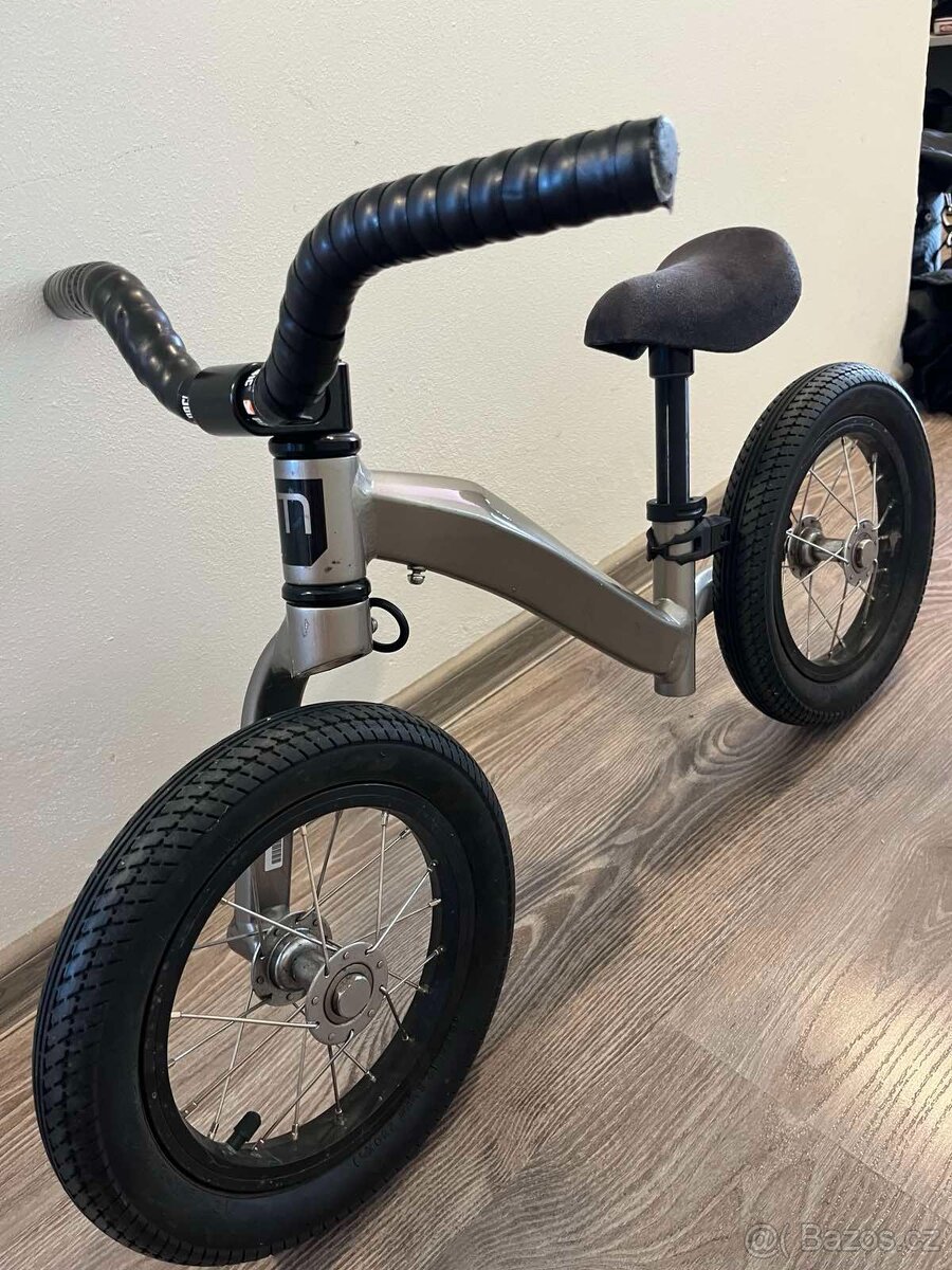 Moustache dětské odrážedlo 12"