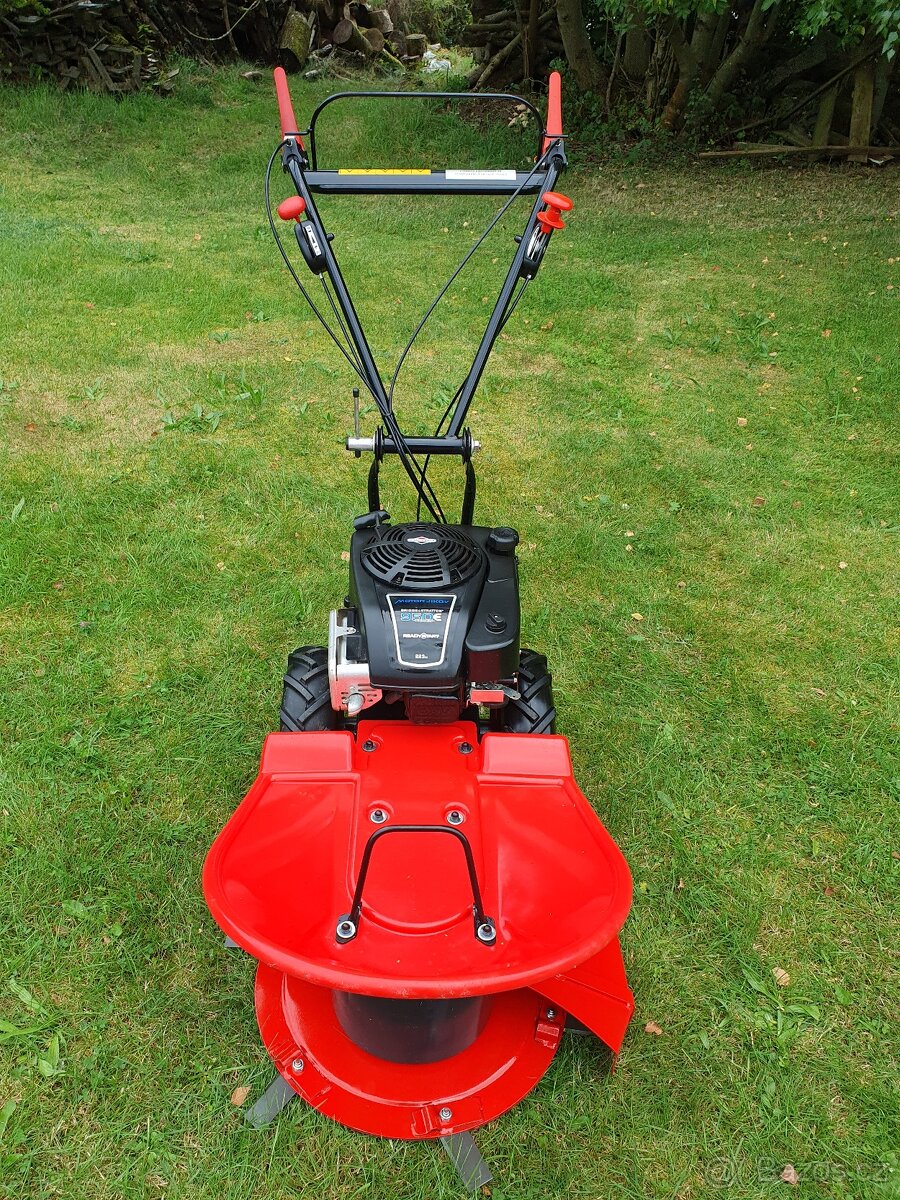 Prodám českou bubnovou sekačku Motor Jikov BDR 583, málo pou