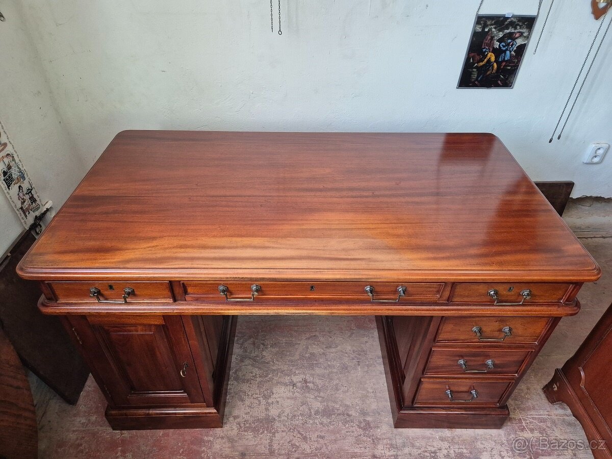 Starožitný luxusní psací stůl - prostorový