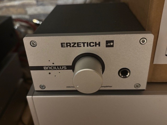 ERZETICH BACILLUS - sluchátkový zesilovač