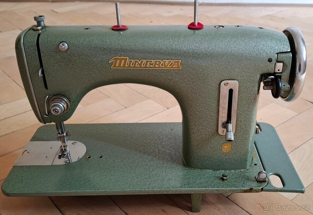 Retro šicí stroj Minerva 126-1