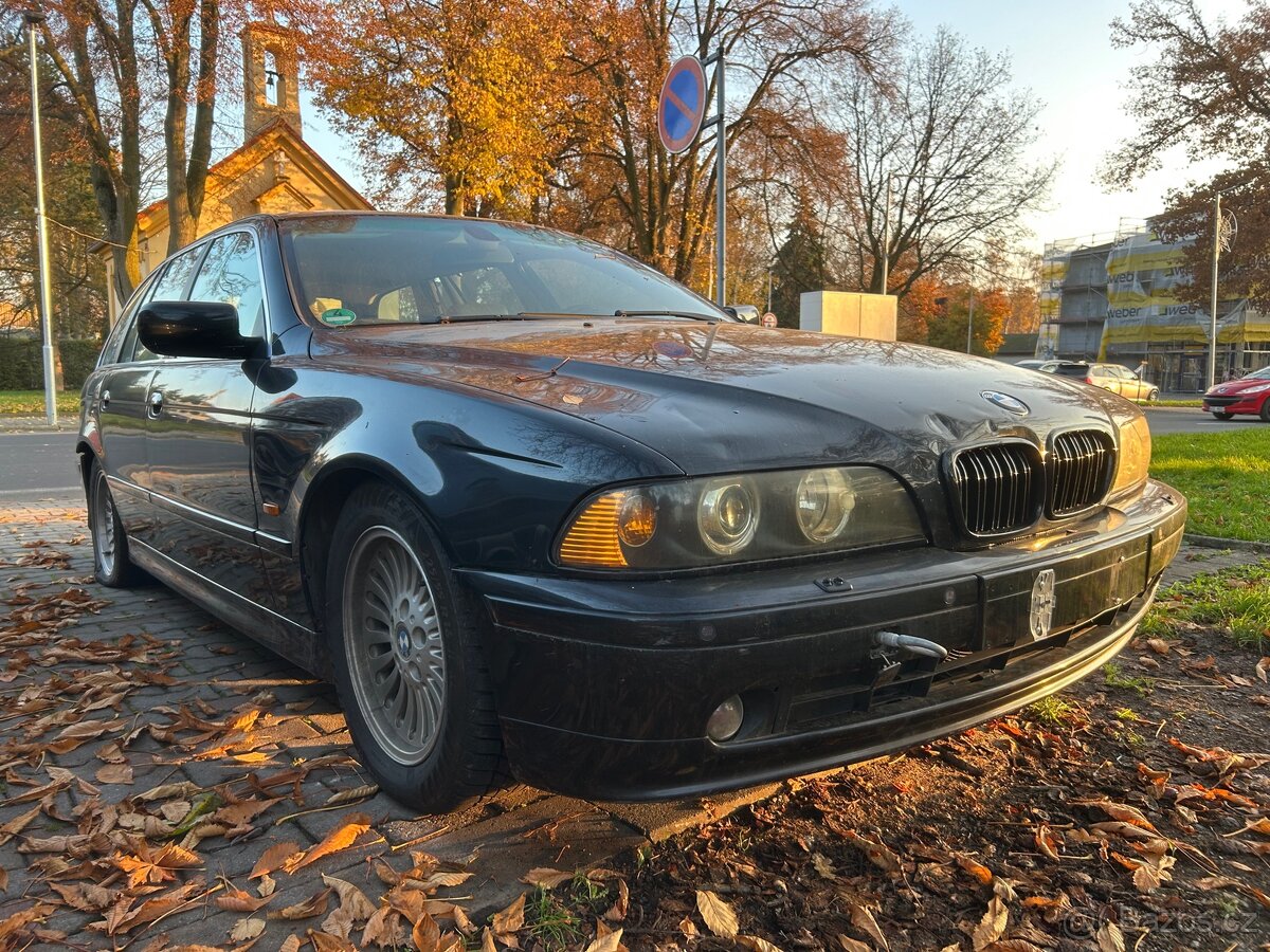 Bmw e39 525d cosmosschwarz po dilech
