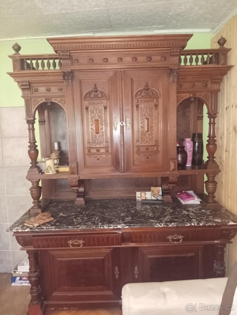 starožitný nábytek ze zámku Sychrov