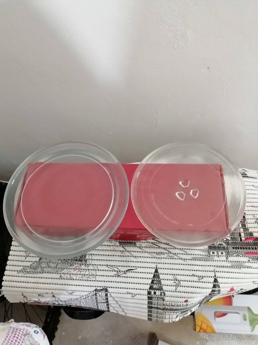 Věci do kuchyně., taška na kolečkách...