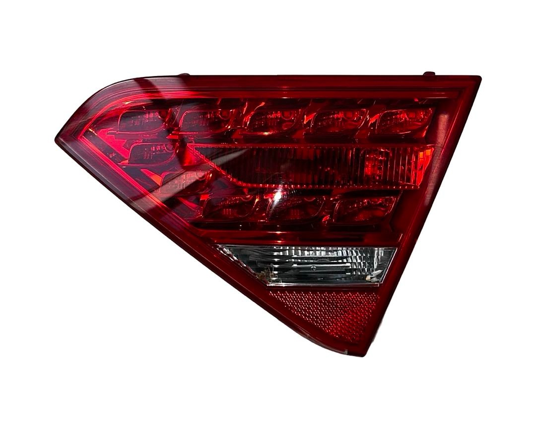 LED pravé zadní vnitřní světlo 8T0945094A Audi A5 8T 2011