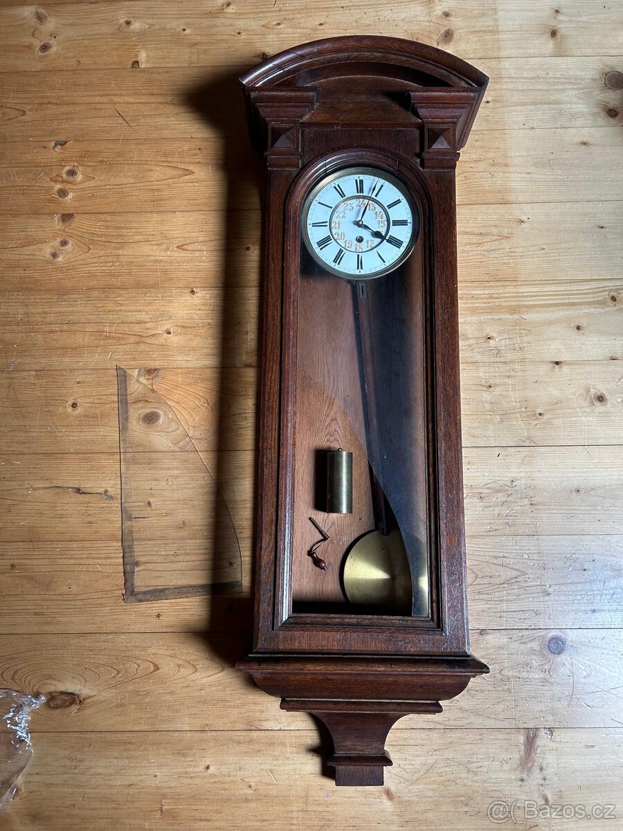 Staré hodiny jednozavažove