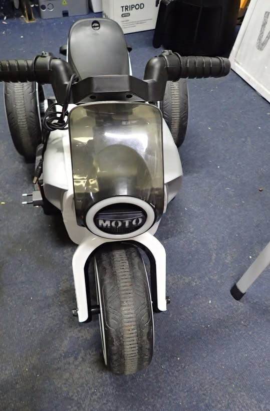 Dětská Elektrická tříkolka bílá