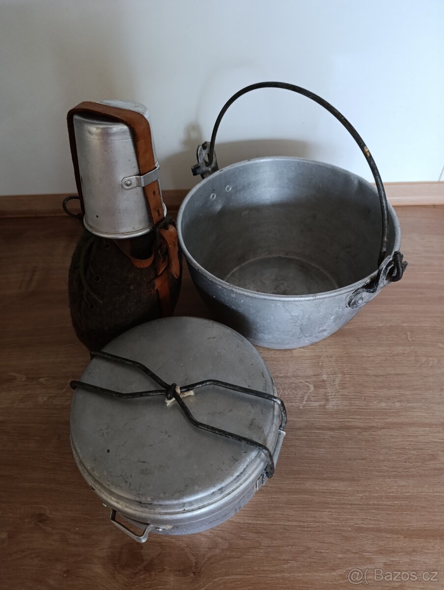 sada vojenská; Jídlonosič; vojenská bedna; Vojenská košile