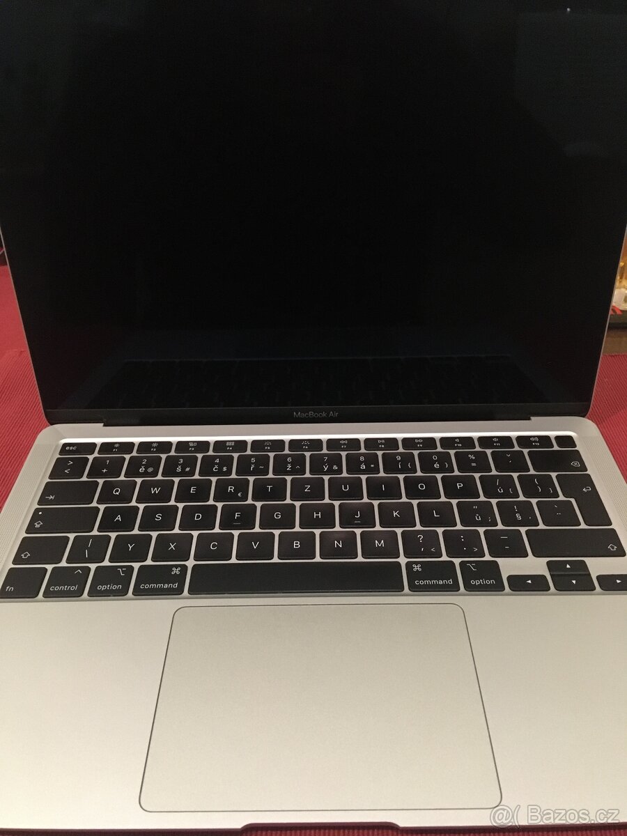 Macbook Air 13" (2020)/ i3 / 8GB / 256 GB