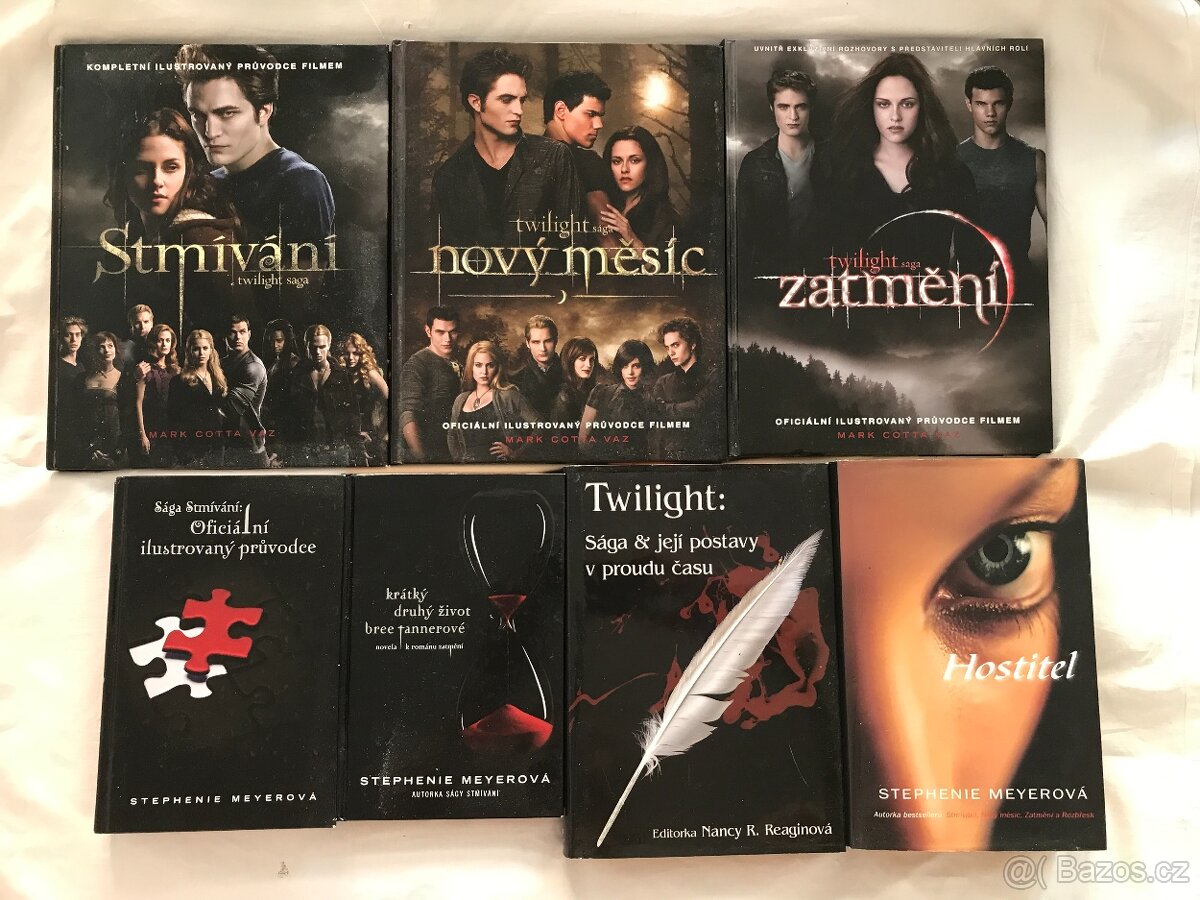 Twilight sága + knihy od Stephenie Meyer.