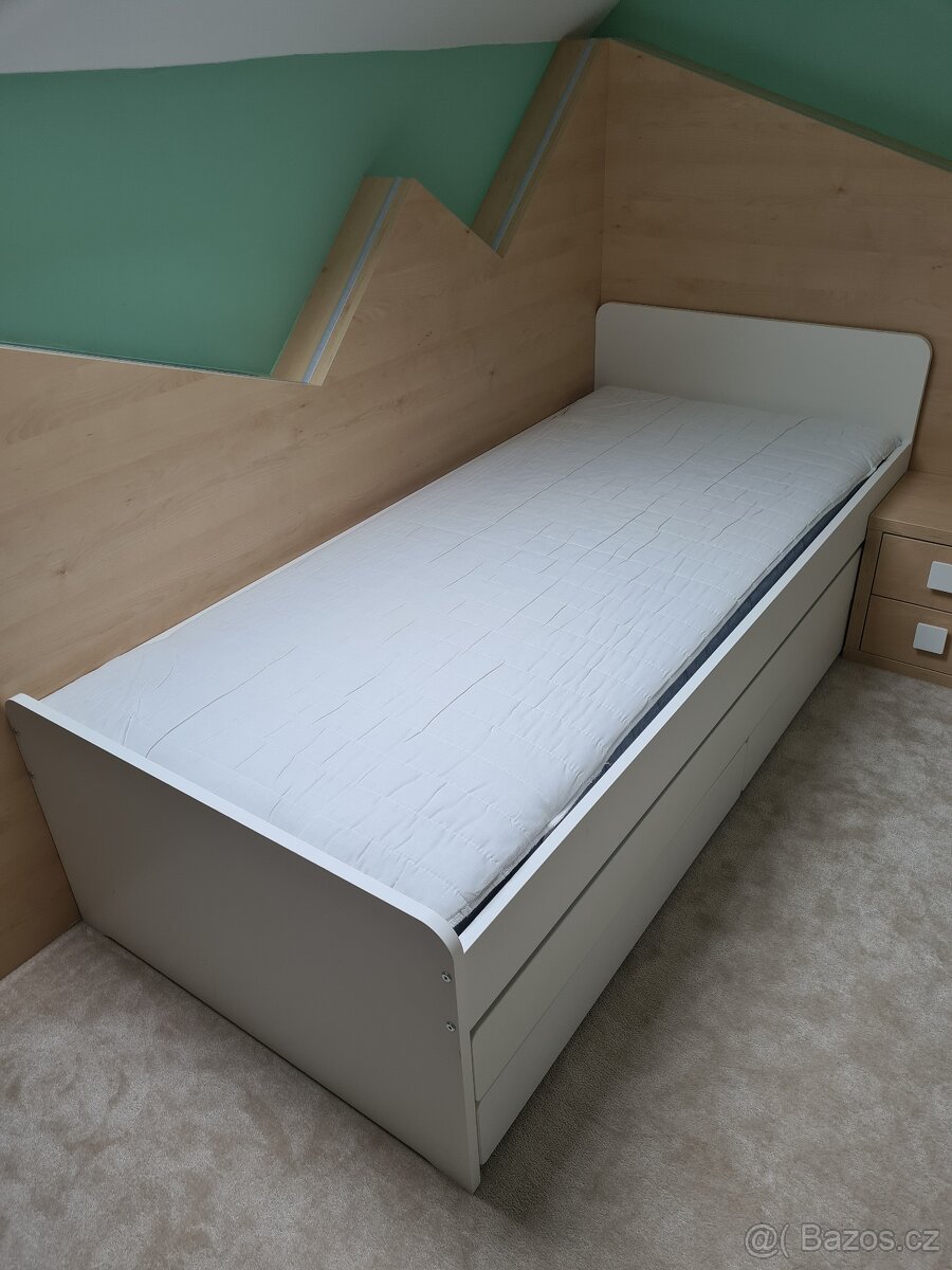 Rozkládací postel IKEA SLÄKT s úložným prostorem. 90x200