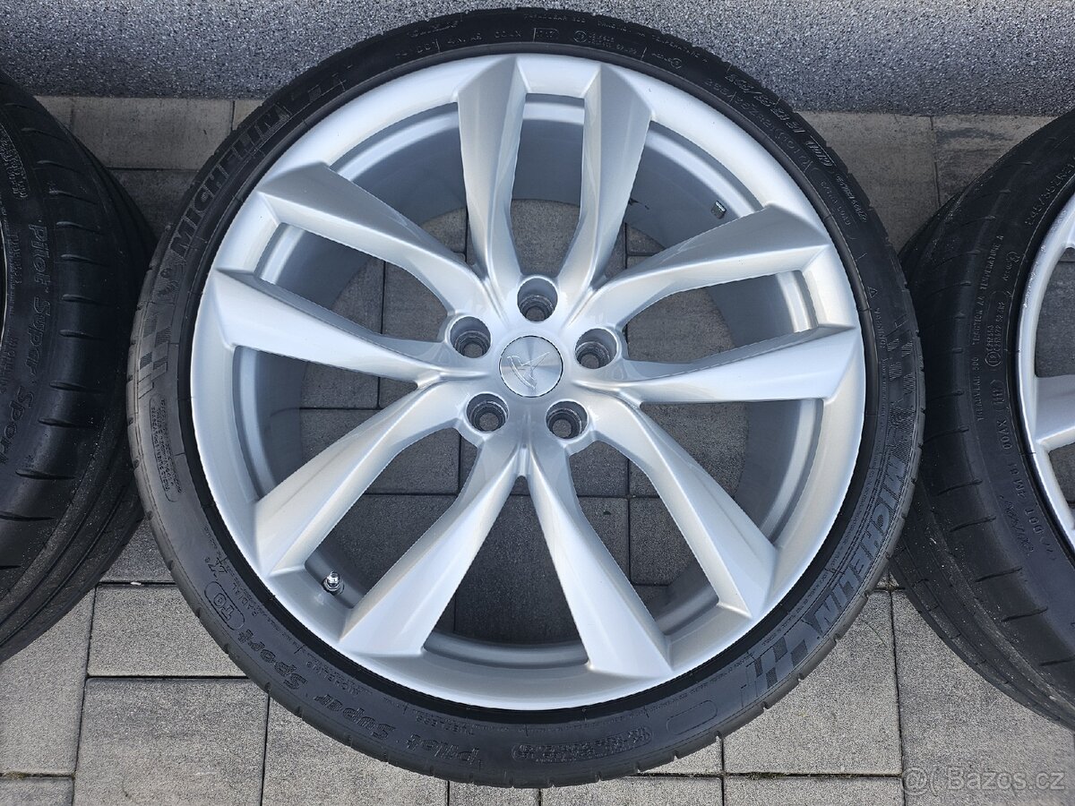 21" letní kola Arachnid Tesla model S