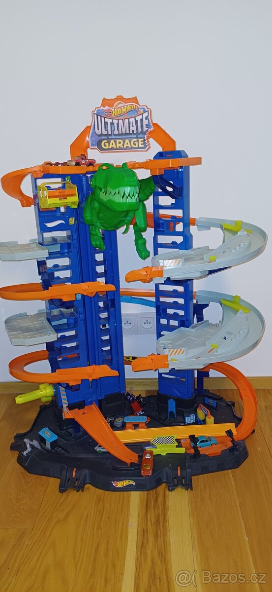 Hot wheels ultimate garage T-Rex
