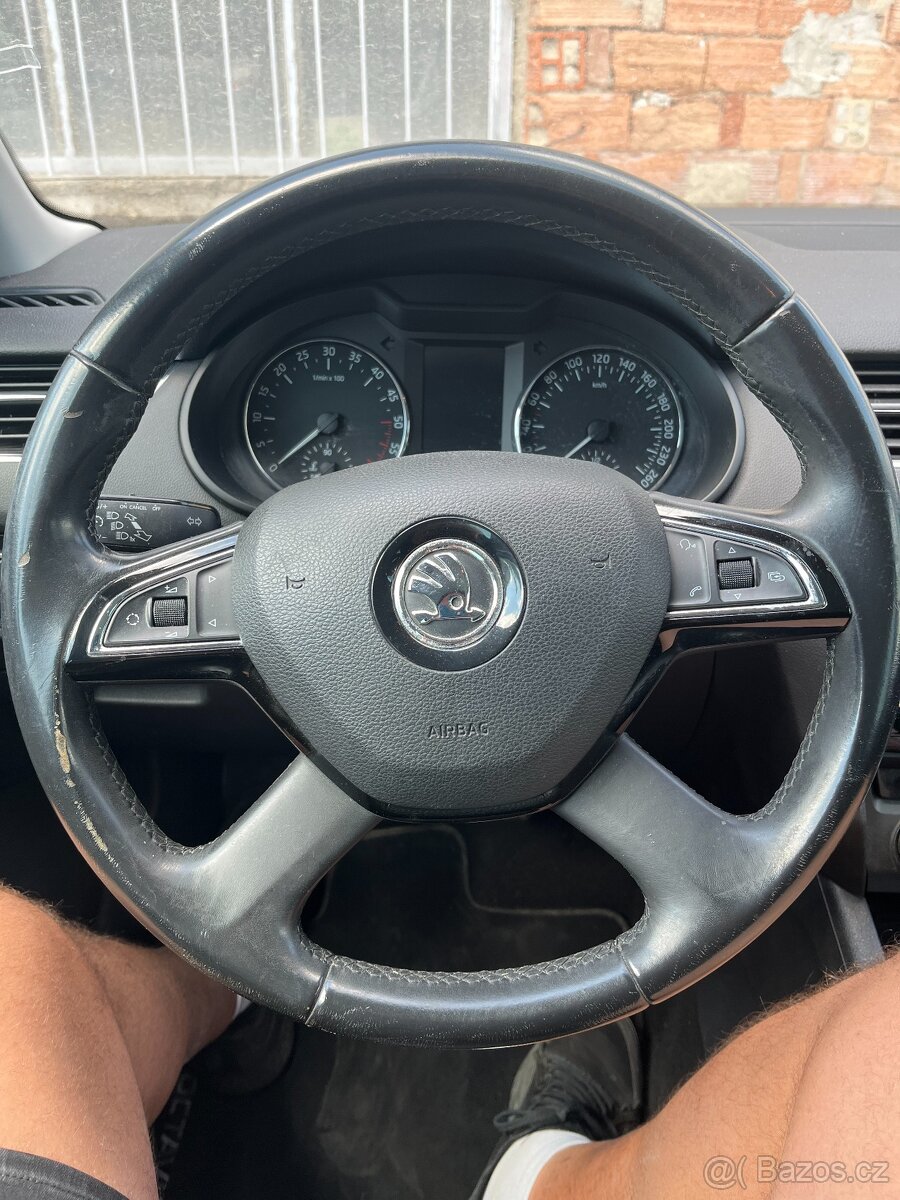 Škoda Octavia 3 kožený volant