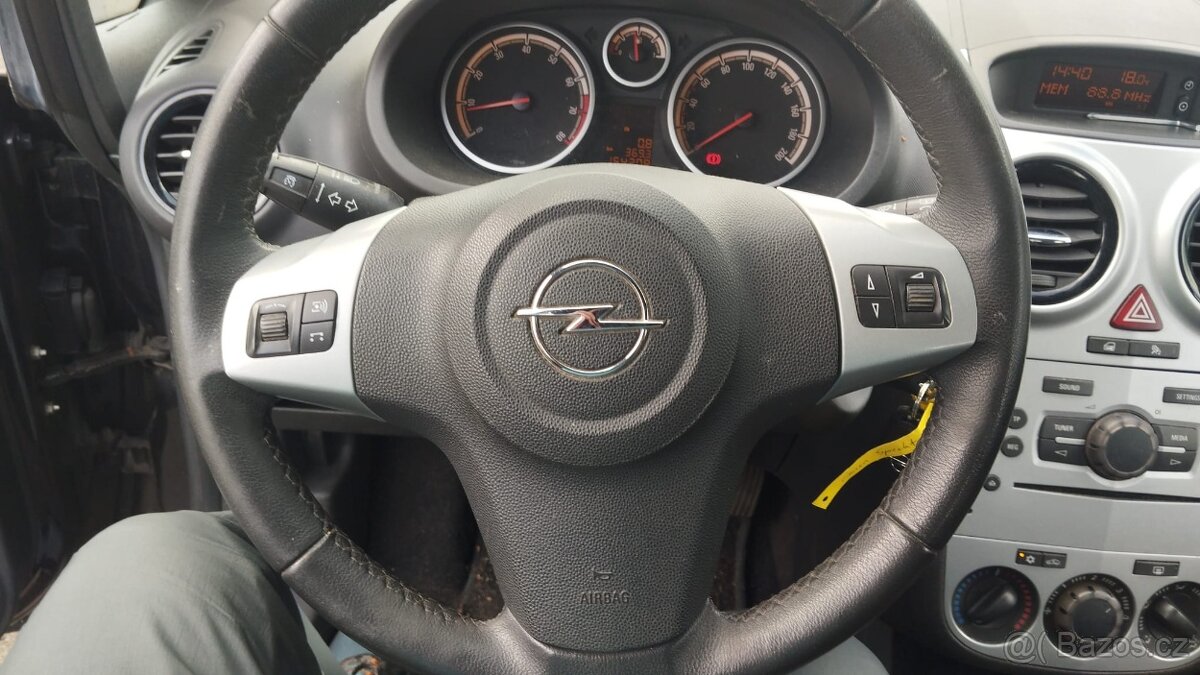 Opel Corsa D 1.4 16v 2012