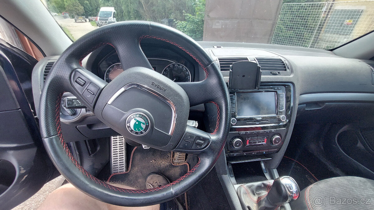 Škoda Octavia Combi 2.0 TDI – bohatá výbava, nepojízdné