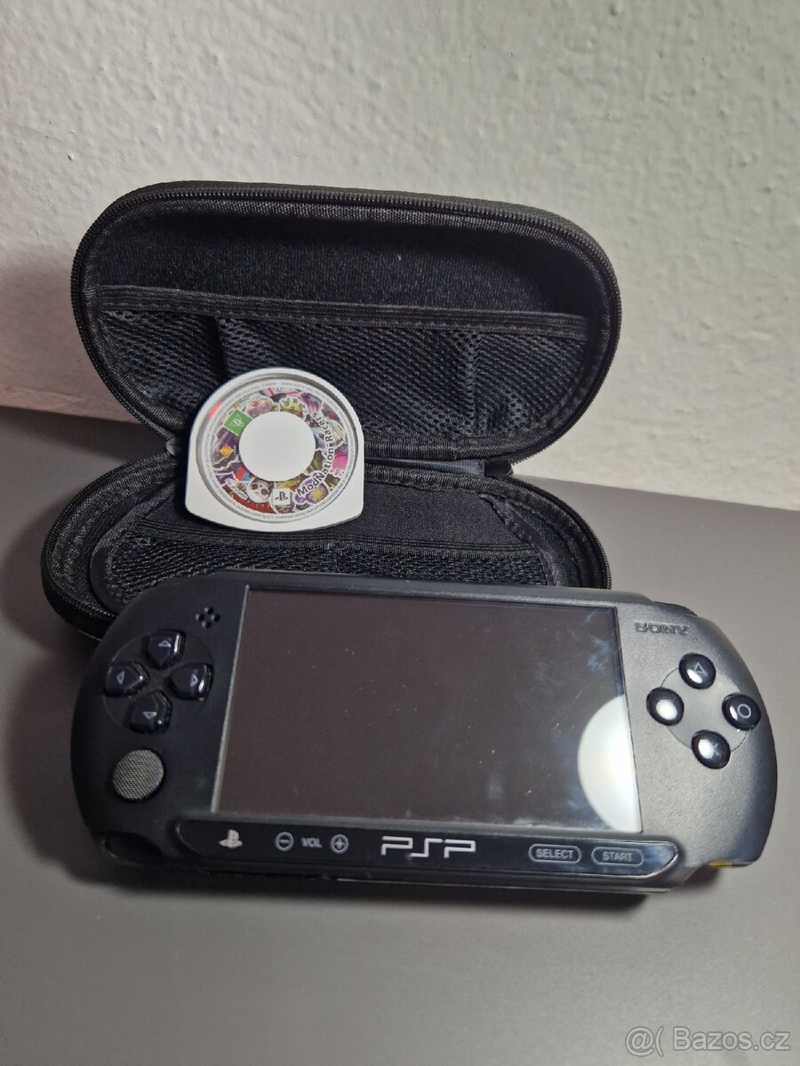 Sony PSP E1004 + hra, pouzdro