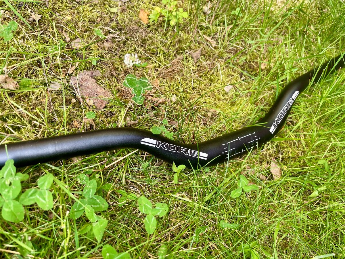 Řidítka KORE 720 mm; 31,8 mm na MTB