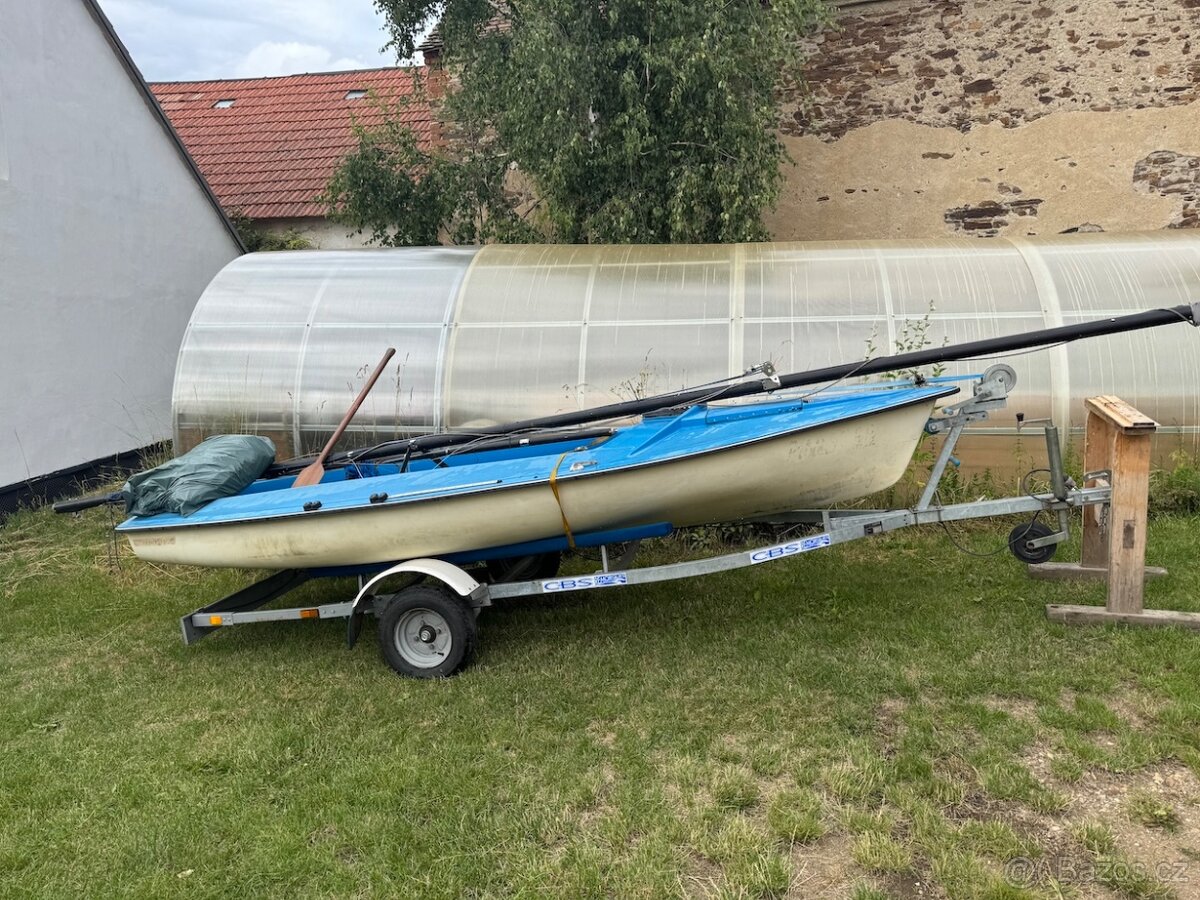 Plachetnice Lola