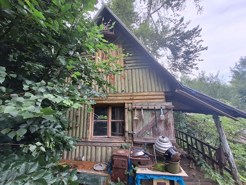 trampská chata na kraji lesa Nové Lhotice 286m