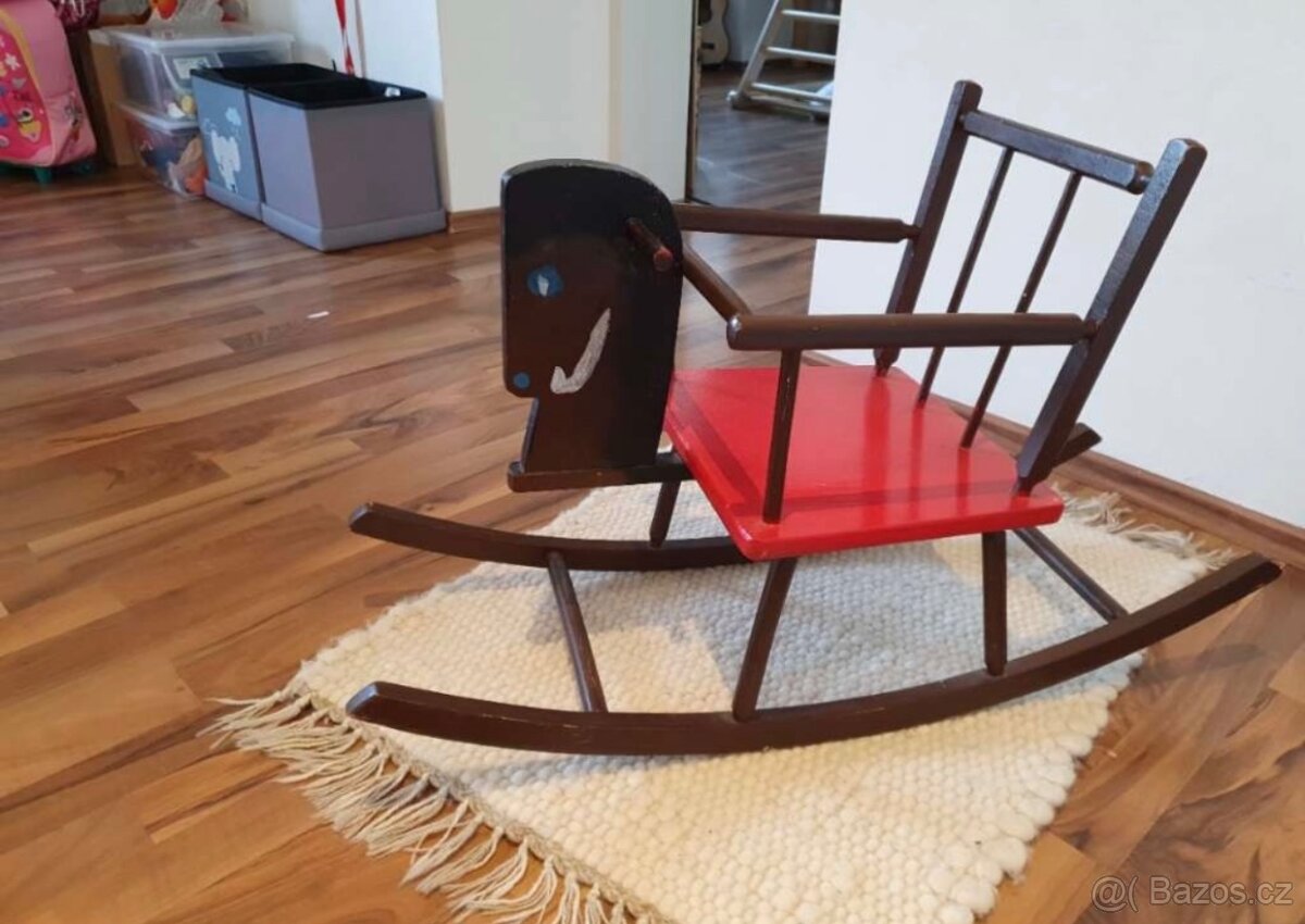 Prodám dřevěného houpacího koníka pro miminko
