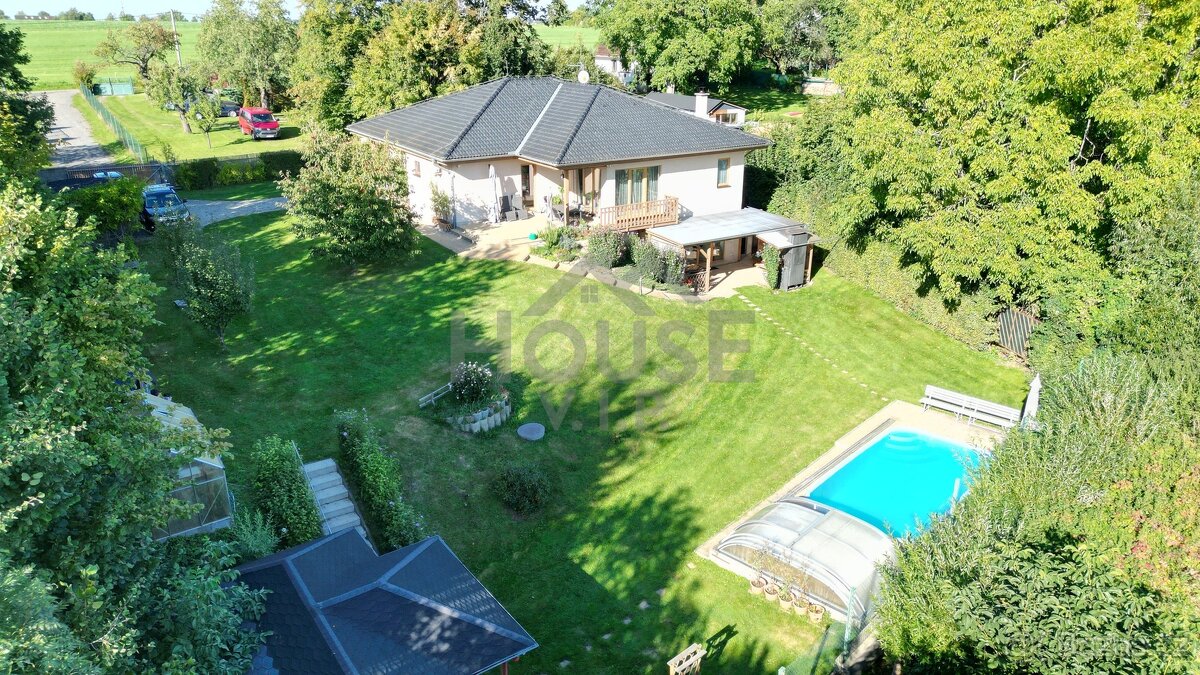 Prodej vícegeneračního domu 5+kk (207 m²) na pozemku 1499 m2