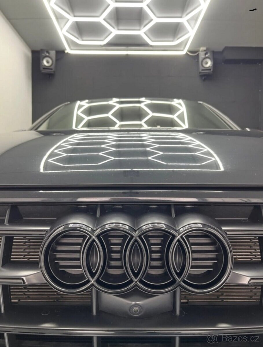 AUDI - Čierne lesklé znaky