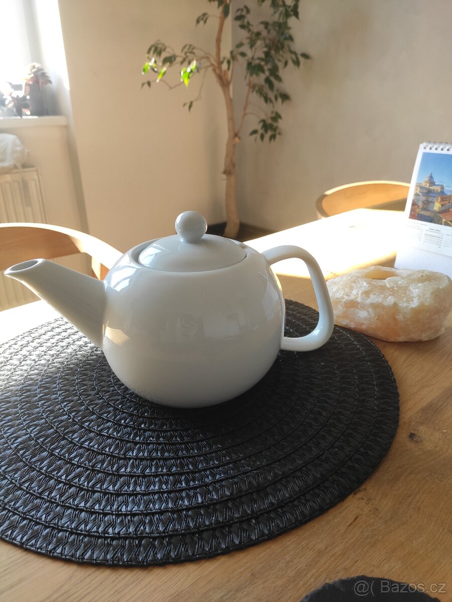 Bílá porcelánová konvice NOVÁ