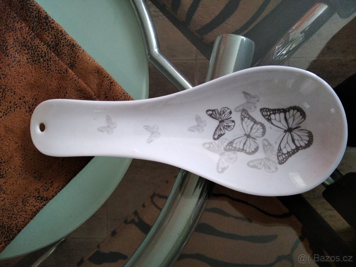 Velká jemně dekorovaná lžíce - čínský porcelán.