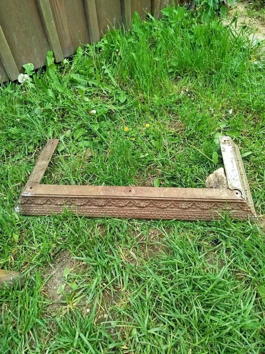 Litinový stojan ke starým kamnům I.