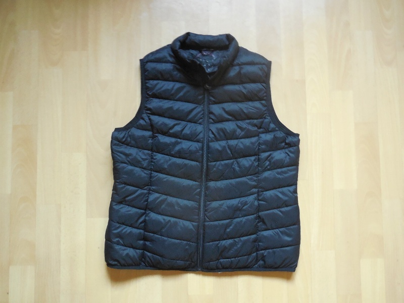 dámská C&A černá vesta ,prošitá projmutá šusťák 44-46/L-XL