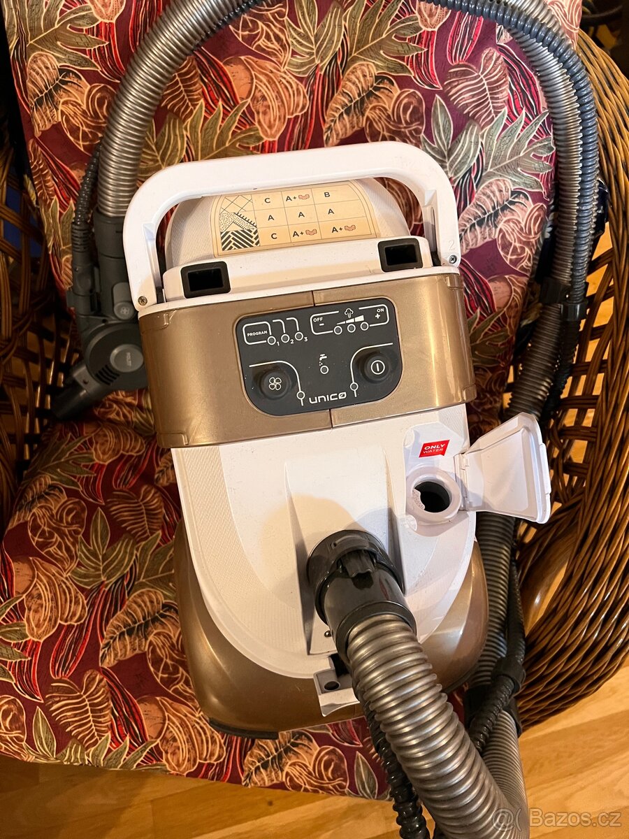 Vysavač/parní čistič UNICO