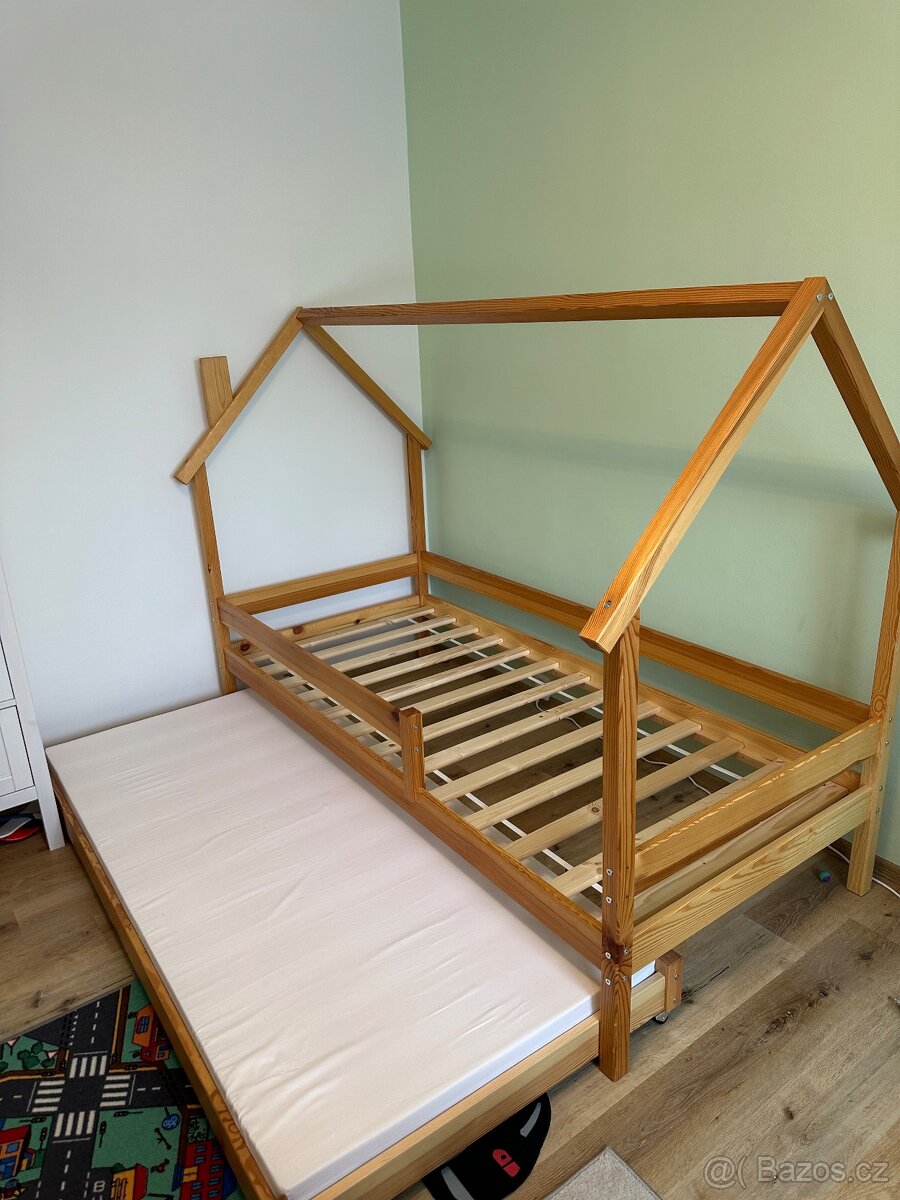 Dětská postel domeček s výsuvným lůžkem