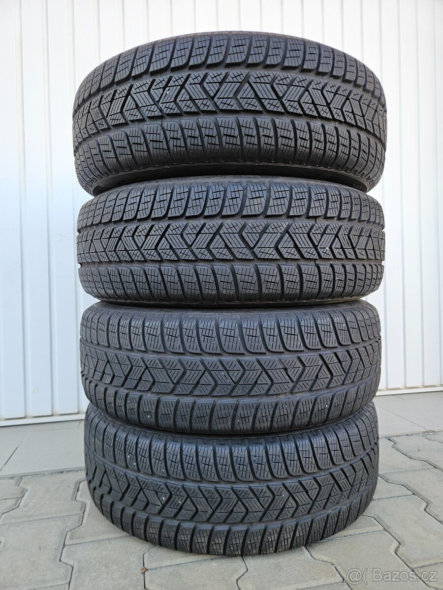 Zimní Pirelli 215/60/17