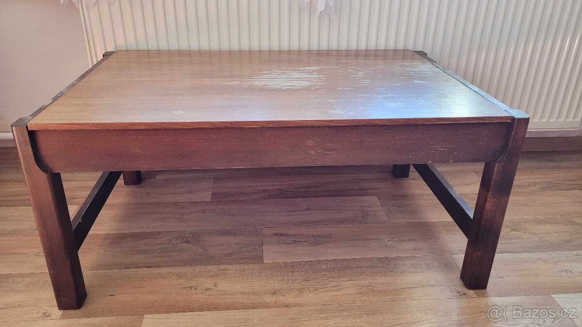 Konferenční stolek